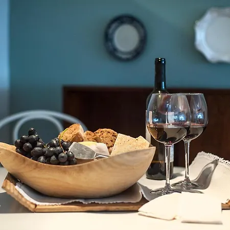 Daire Graca - Castle | Cheese & Wine