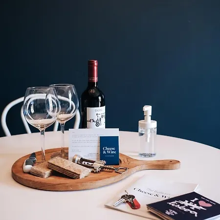 Daire Graca - Castle | Cheese & Wine